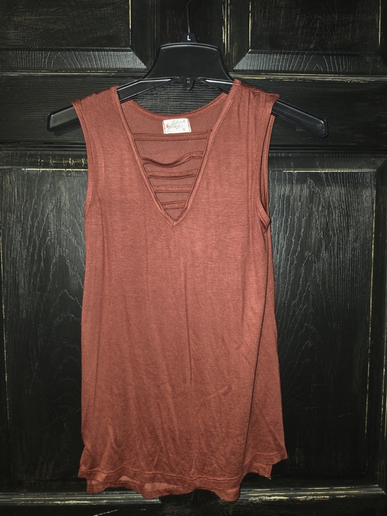 Glitz Tops - Glitz Rust Red Ladder-Detail V-Neck Tank Size M